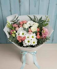 Букет цветов из:  Розы, Лизиантусы и Хризантемы в Капустин Яре