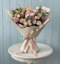 Букет цветов из:  Розы и Лизиантусы в Капустин Яре