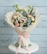 Букет цветов из:  Розы и Лизиантусы в Капустин Яре