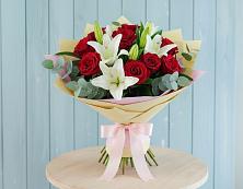 Букет цветов из:  Лилии и Розы в Капустин Яре