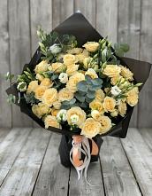 Букет цветов из:  Розы и Лизиантусы в Капустин Яре