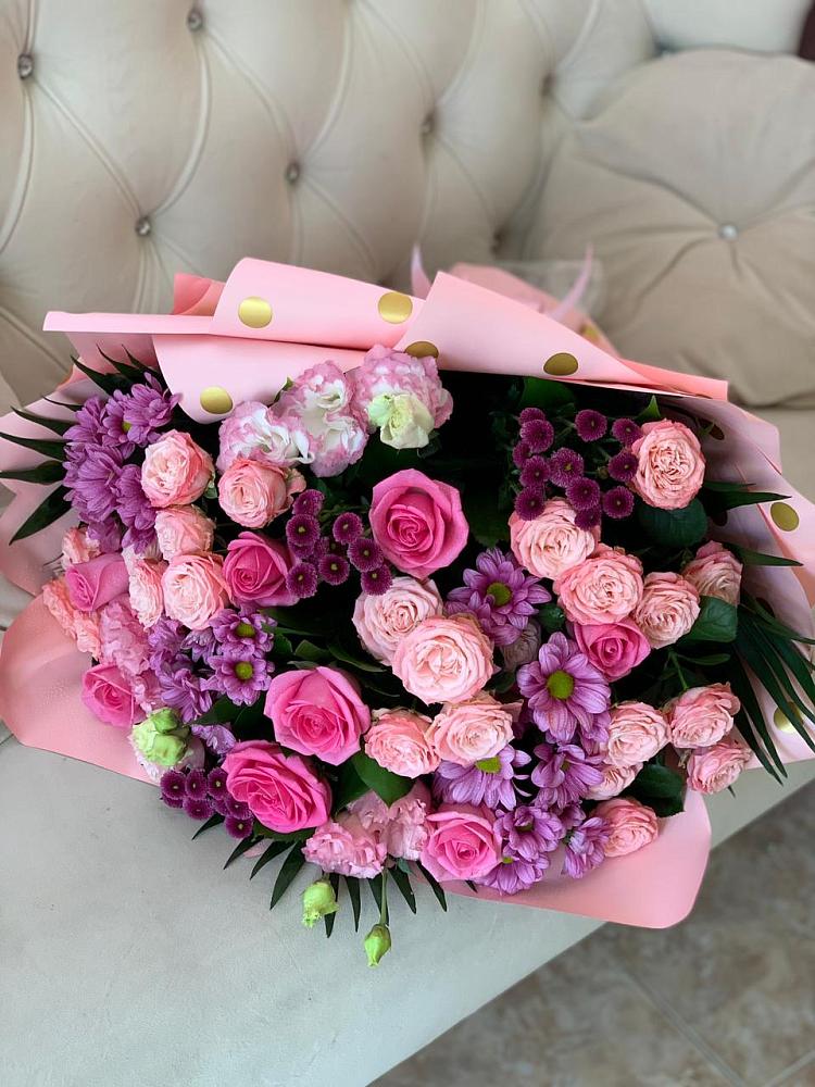 Букет цветов из: Хризантемы, Розы и Лизиантусы в Капустин Яре