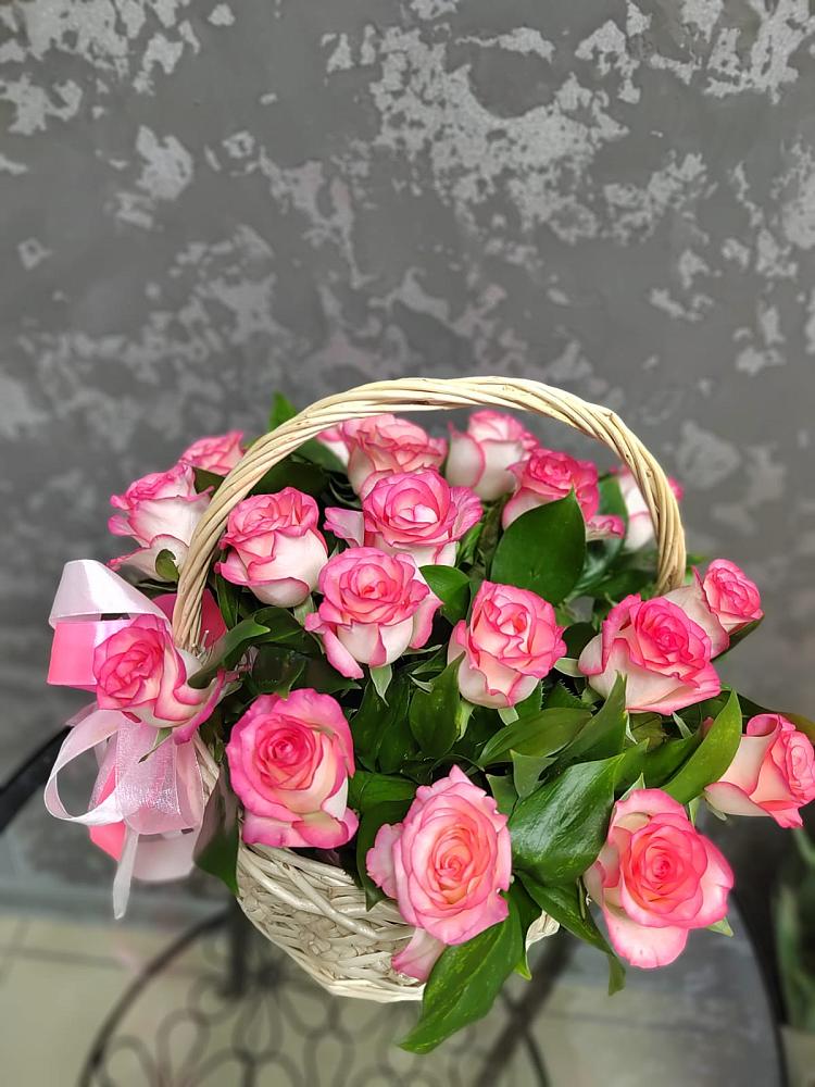 Цветочная композиция из Розы в корзине в Капустин Яре