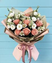 Букет цветов из:  Розы, Альстромерии и Лизиантусы в Капустин Яре