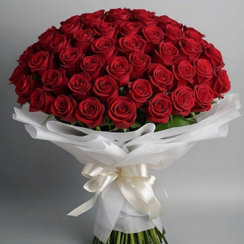 Букет 101 Красная роза Блэк Мэджик в Капустин Яре