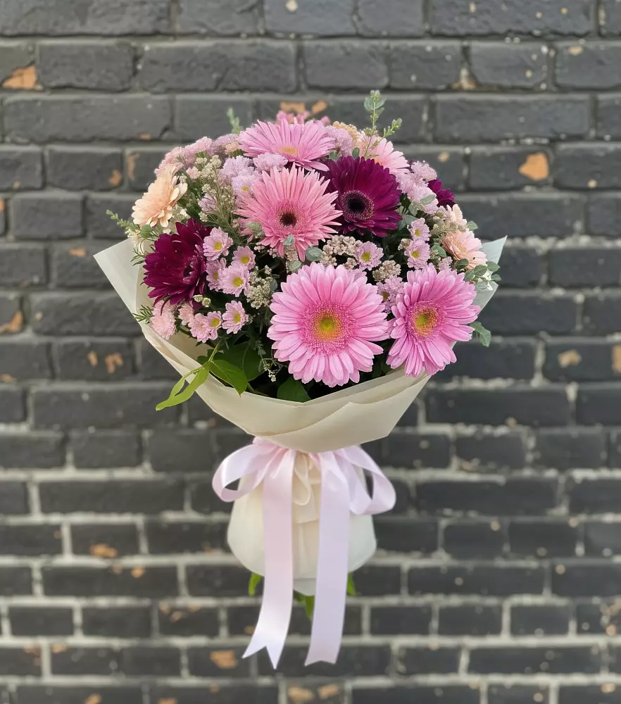 Букет цветов из: Герберы и Хризантемы в Капустин Яре