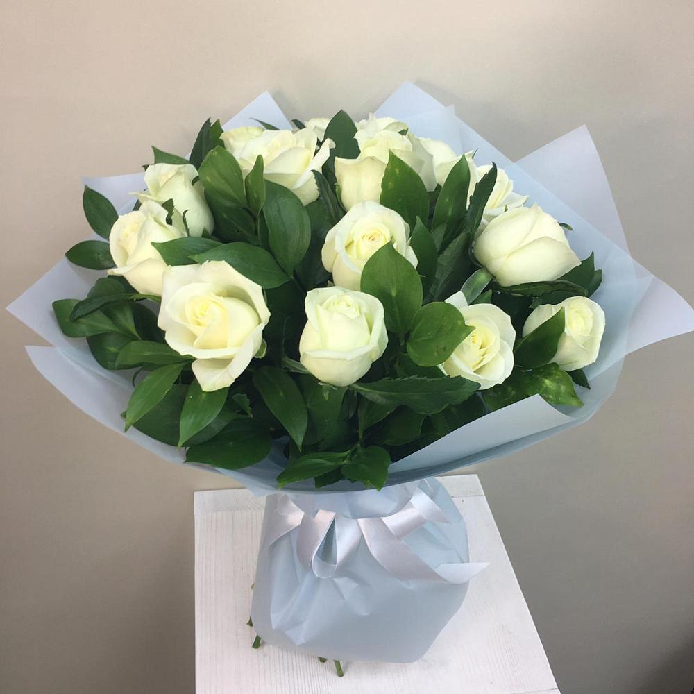 Букет 15 Белых роз Проуд в Капустин Яре
