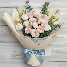 Букет цветов из:  Лизиантусы в Капустин Яре