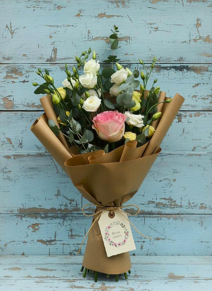 Букет цветов из: Розы и Лизиантусы в Капустин Яре