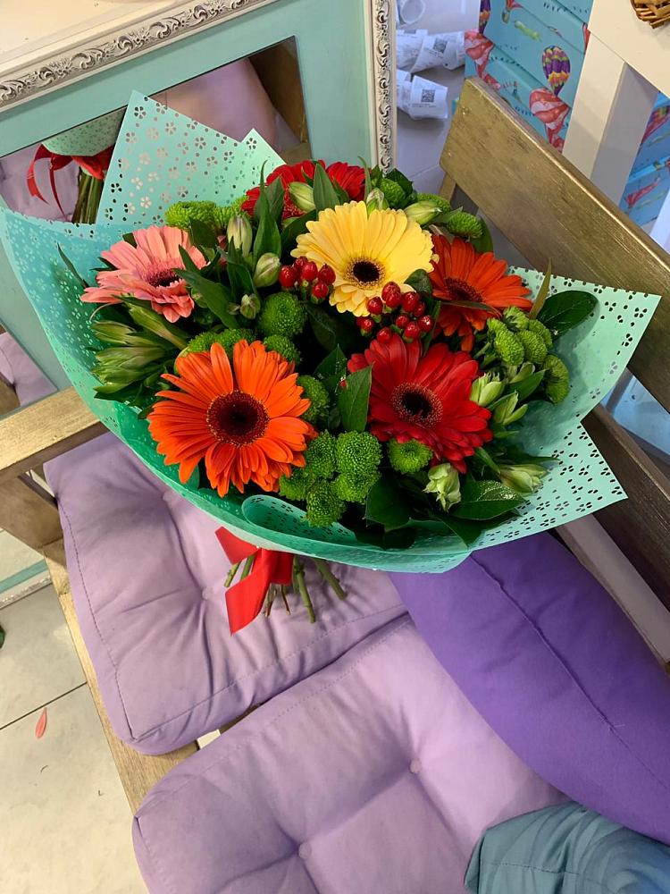 Букет цветов из: Герберы, Хризантемы и Альстромерии в Капустин Яре