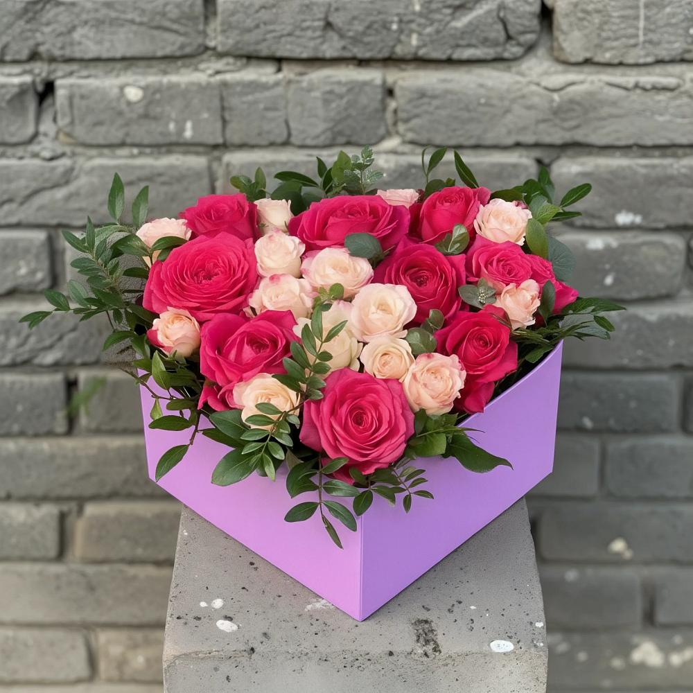 Цветочная композиция из Розы в коробке в Капустин Яре