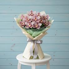 Букет цветов из:  Орхидеи и Розы в Капустин Яре