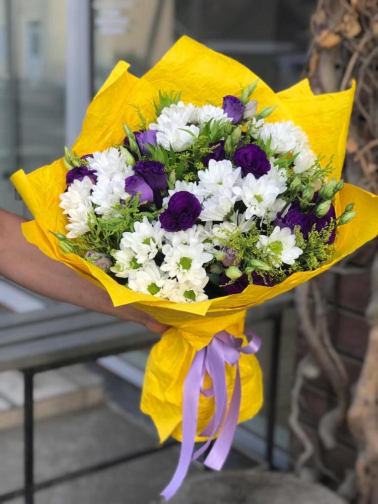 Букет цветов из: Ирисы, Хризантемы и Ромашки в Капустин Яре