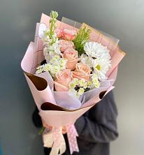 Букет цветов из:  Хризантемы и Розы в Капустин Яре