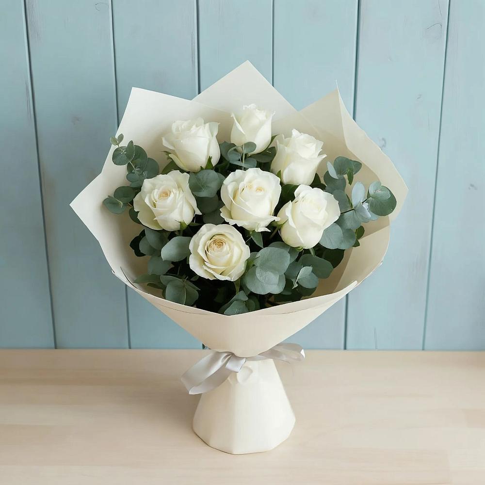 Букет Белые розы в Эвкалипте в Капустин Яре