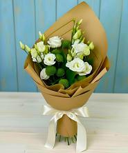 Букет цветов из:  Хризантемы и Лизиантусы в Капустин Яре