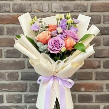 Букет цветов из:  Лизиантусы и Розы в Капустин Яре