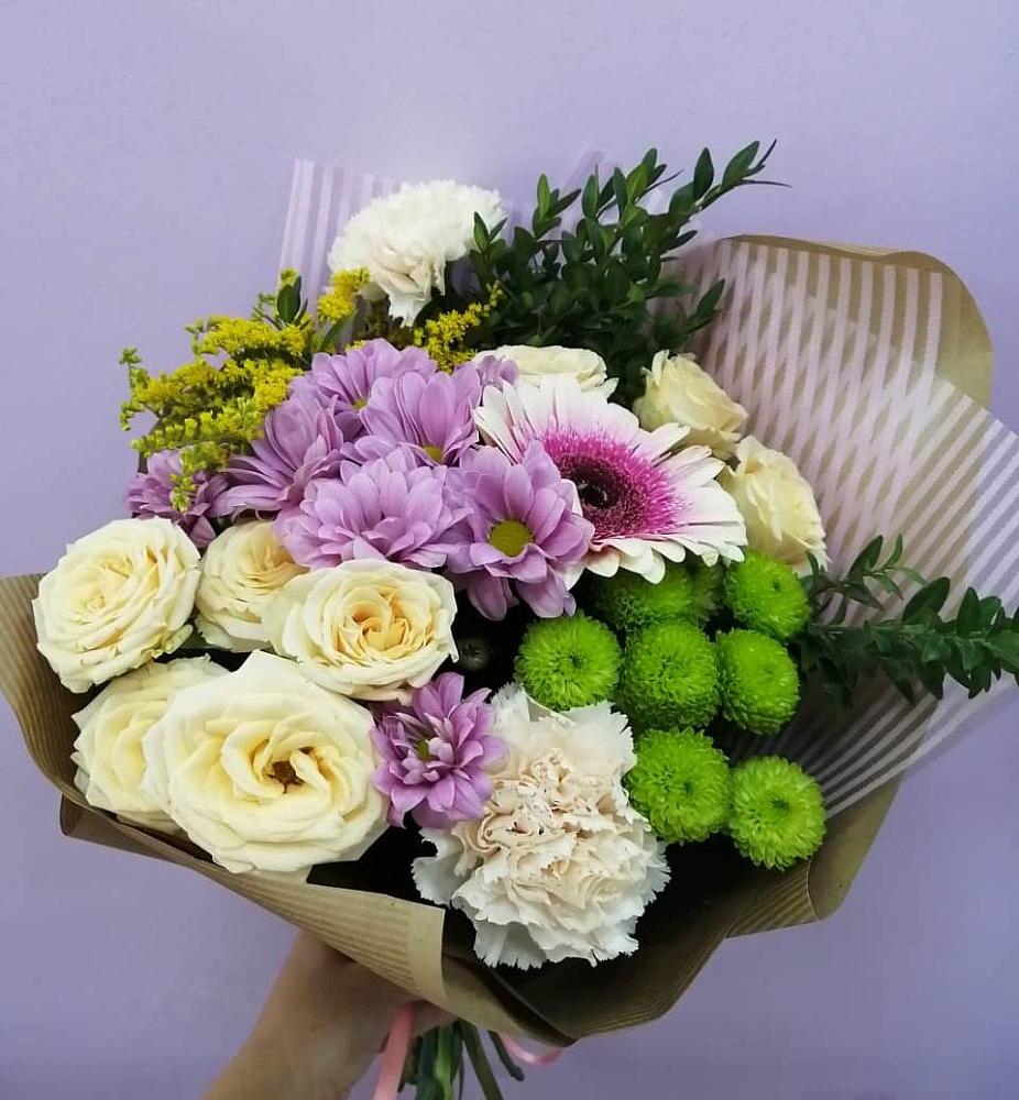 Букет цветов из: Хризантемы, Розы, Гвоздики и Герберы в Капустин Яре