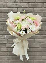 Букет цветов из:  Гвоздики, Розы, Лизиантусы и Хризантемы в Капустин Яре