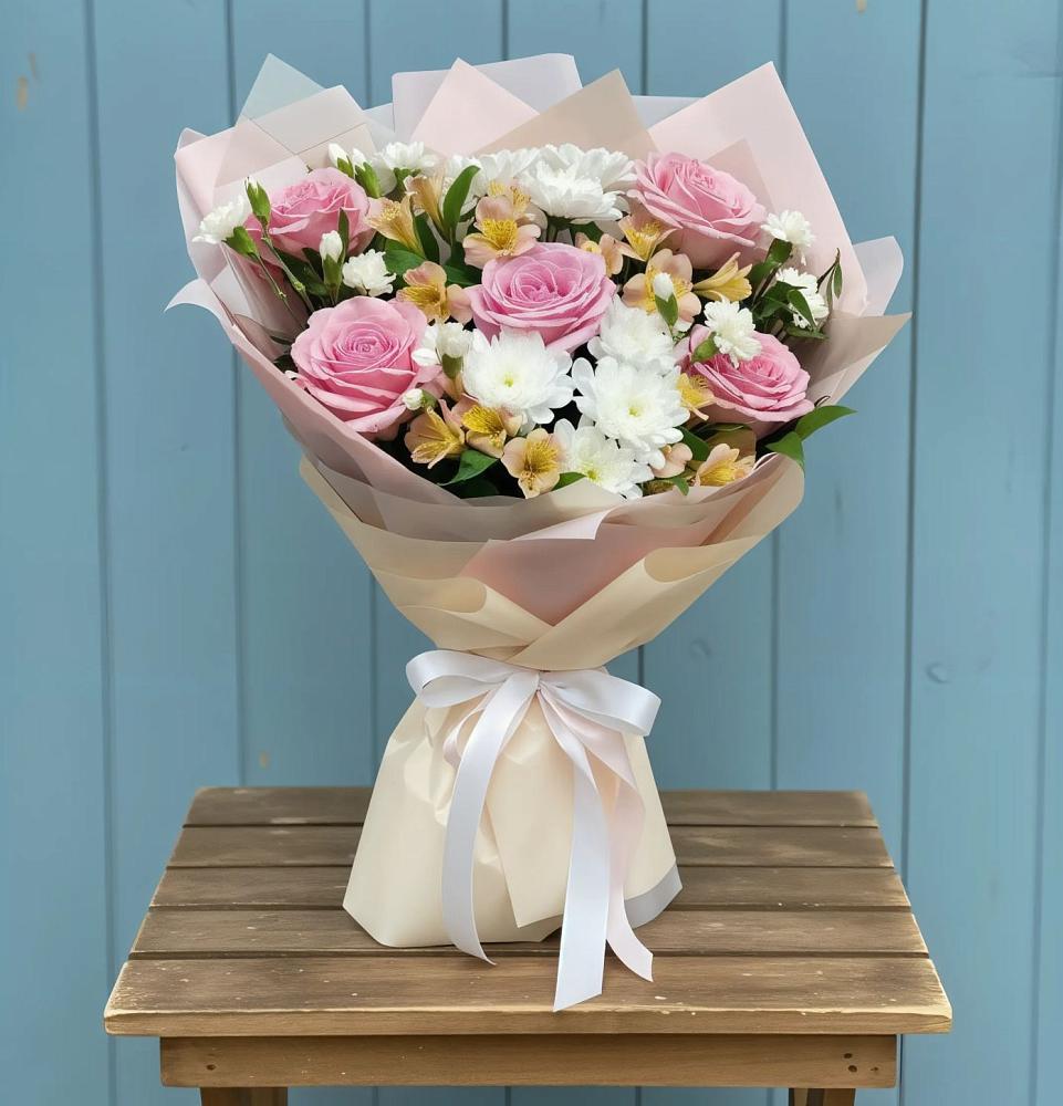 Букет цветов из: Гвоздики, Орхидеи и Розы в Капустин Яре