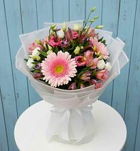 Букет цветов из:  Герберы, Альстромерии и Лизиантусы #REPLACE_PRED# Капустин Яре