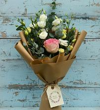 Букет цветов из:  Розы и Лизиантусы в Капустин Яре