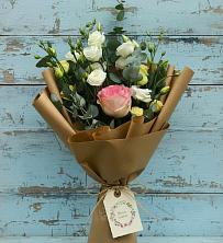 Букет цветов из:  Розы и Лизиантусы в Капустин Яре